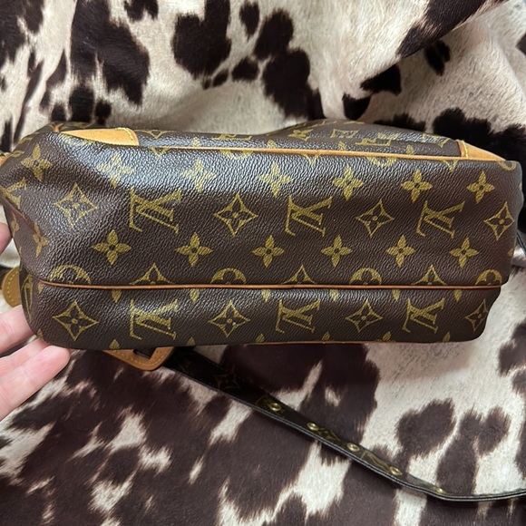 Louis Vuitton Nile - Picture 3 of 9